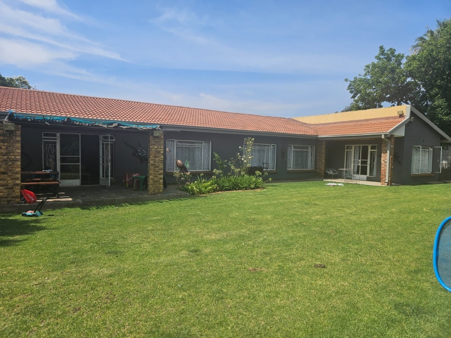 To Let 3 Bedroom Property for Rent in Riebeeckstad Free State